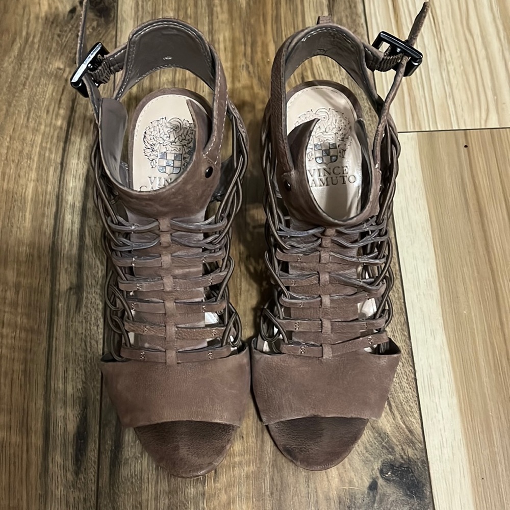 Vince Camuto heels Size 6
